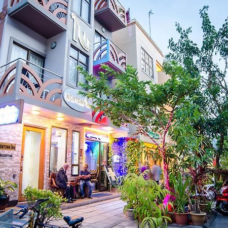 הולהומאל Newtown Inn מראה חיצוני תמונה