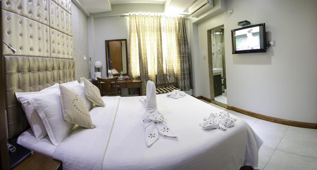 הולהומאל Newtown Inn מראה חיצוני תמונה