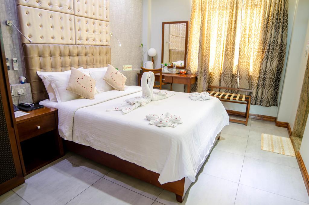 הולהומאל Newtown Inn מראה חיצוני תמונה
