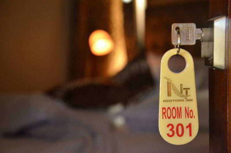 הולהומאל Newtown Inn מראה חיצוני תמונה