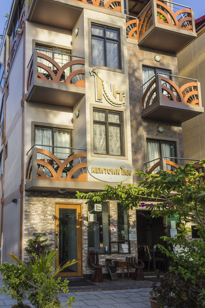 הולהומאל Newtown Inn מראה חיצוני תמונה
